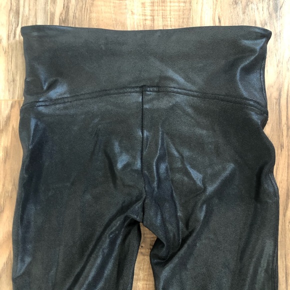 🦊 SPANX Faux Leather Leggings - Picture 7 of 8